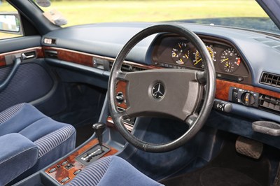 Lot 1990 Mercedes-Benz 420 SE