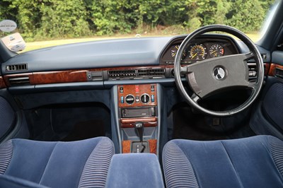 Lot 1990 Mercedes-Benz 420 SE